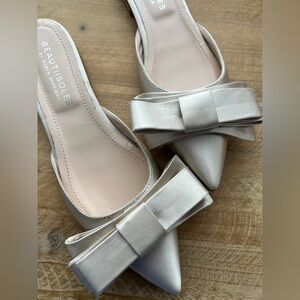 BeautiiSoles By Robyn Shreiber Ella Ivory Flats Made in Italy Women's Size 6 New